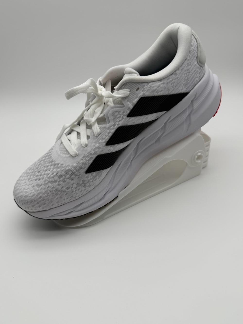 adidas ADISTAR Men’s Running Shoes White Black Red NWT JR0317 Size 10 - Picture 4 of 11